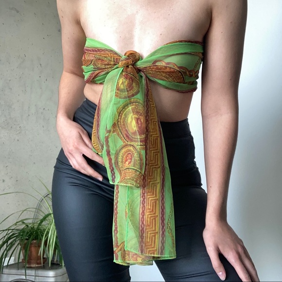 🌻5/$15 bundle🌻 Vintage scarf - Picture 3 of 5